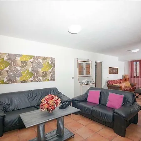 Casa Isabella With Sat-tv, Wifi And Barbecue In * Mácher