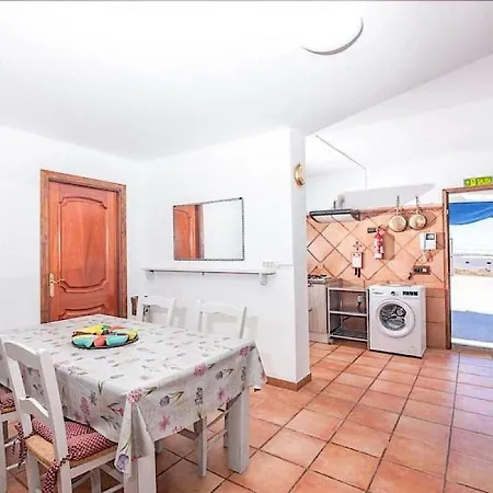 Casa Isabella With Sat-tv, Wifi And Barbecue In Casa de Férias